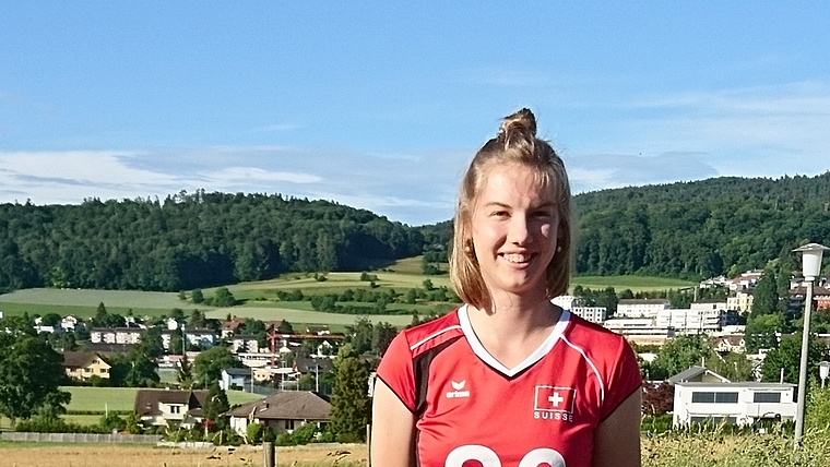 Olivia Wassner im Nationaldress zu Hause im Schwandenrain, Affoltern. <em>(Bild zvg.)</em>