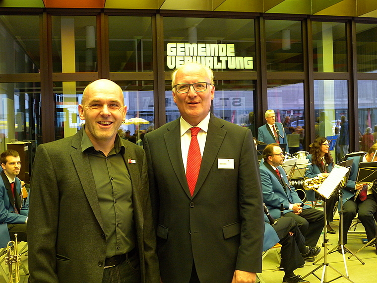 Festredner Kantonsrat Daniel Sommer (links) und der Affoltemer Gemeindepräsident Clemens Grötsch. (Bild Marianne Voss)