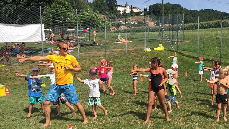 Ferienplausch-Karate in der Badi Stigeli, Affoltern. (Bild zvg.)