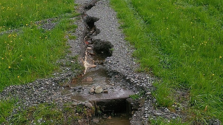 Mai 2015 in Stallikon: durch Hochwasser beschädigtes Kulturland. (Archivbild)