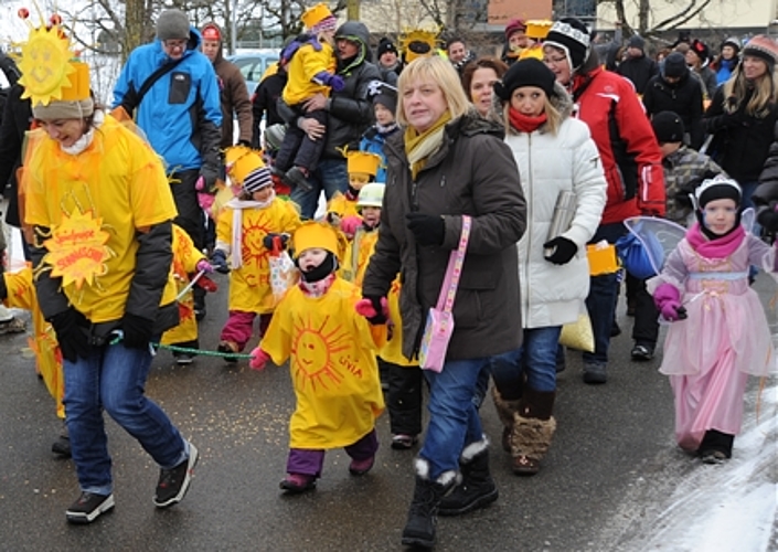 «Sunneschii» auf dem Umzug.
«Sunneschii» auf dem Umzug.