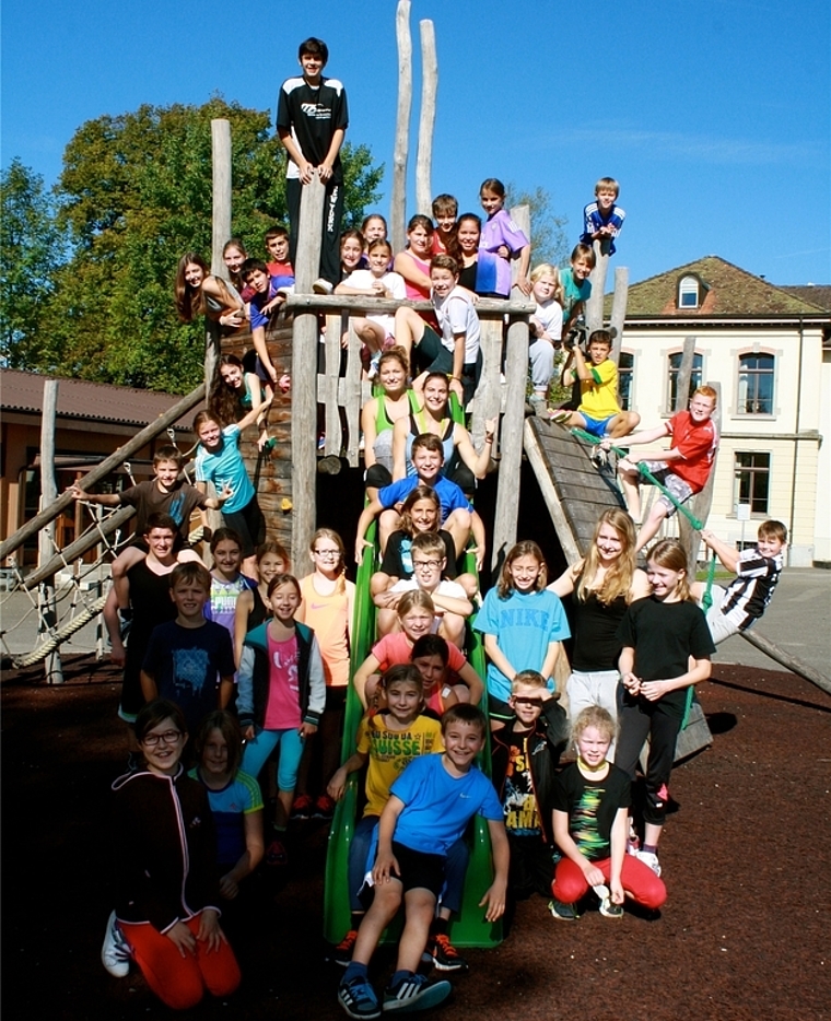 39 Kinder und das Leiterteam des Turn- und Sportlagers. (Bild zvg.)