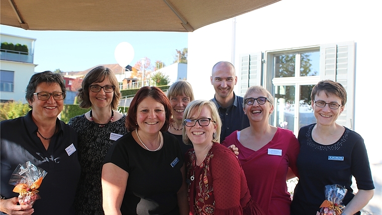 Organisation des Anlasses und Referierende, von links: Ursula Jarvis, wabe Knonaueramt; Claudia Garaventa, wabe Knonaueramt; Carmen Kissling, Spital Affoltern; Bettina Barz, Spital Affoltern; Laura Bechter, Spital Affoltern; Olaf Schulz, Onko Plus; E