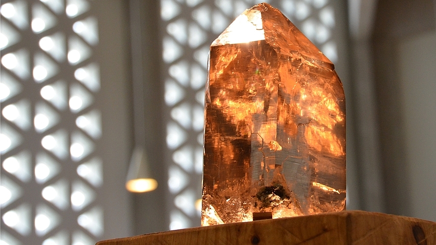 Das «Ewige Licht» leuchtet in Form eines Kristalls.