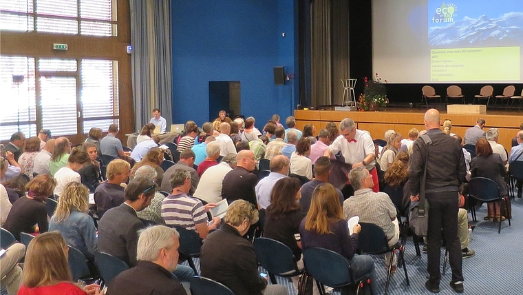 Gut besuchtes Forum «ecovillages» in Les Diablerets mit Vertretern aus Gemeinden, Wirtschaft und Tourismus. (Bild zvg.)