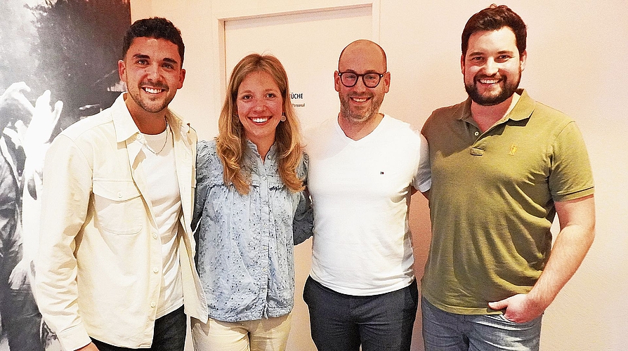 Einstimmig wiedergewählt und bestätigt (von links): Der Vorstand des Gewerbevereins Oberamt mit Vize-Präsident Dario Vollenweider, Präsidentin Jessica Suter, Kassier Christoph Gut und Nando Brönnimann (Events und Anlässe). Nicht auf dem Bild: Aktuarin Sarah Horner. (Bilder Urs Kneubühl)