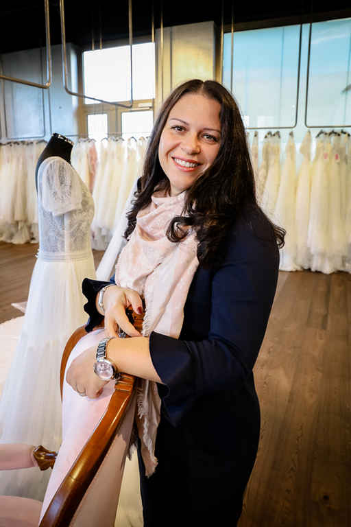 Rund 250 Kleider hängen in Annika Isenegger-Meisters Boutique. Das teuerste kostet knapp 6000 Franken. (Bild zvg.)