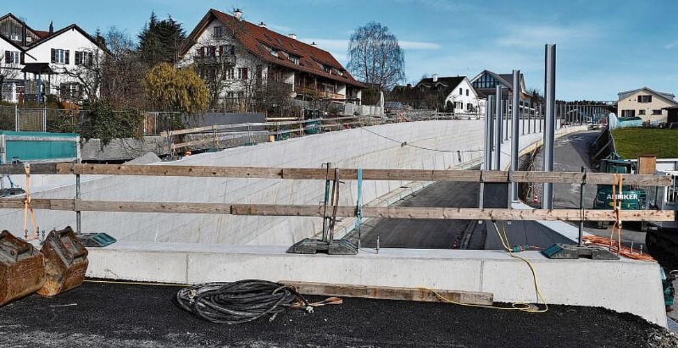 Blick von oben auf das Tunnelportal in Bickwil in Richtung Knoten Hirschen. (Bilder Dominik Stierli)
