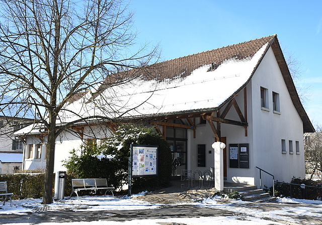 Soll nach dem Willen der Initianten an die politische Gemeinde verkauft werden: Das Kirchgemeindehaus Bonstetten. (Bild Livia Häberling)