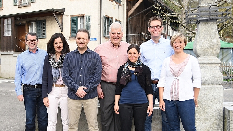 Die neue Schulpflege (von links): Felix Peter, Maja Vetsch, Roland Schneider, Donald Shushack, Alice Schöb-Ackermann, Michael Grimmer und Barbara Scheidegger. (Bild Livia Häberling)