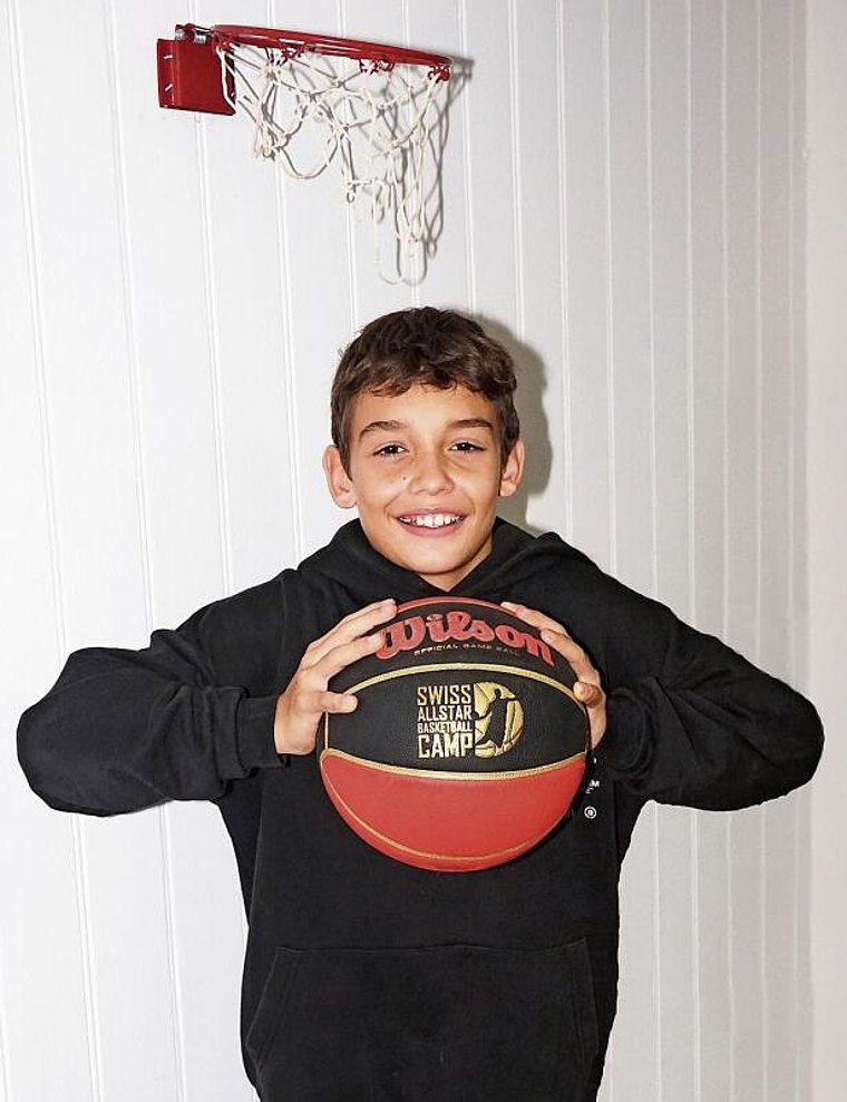 Tyler Tapsell (12) aus Ottenbach wurde vom interregionalen Basketballverband der Zentral- und Nordostschweiz in die Basketball-Auswahl der U14-Jungs berufen. (Bild Urs E. Kneubühl)