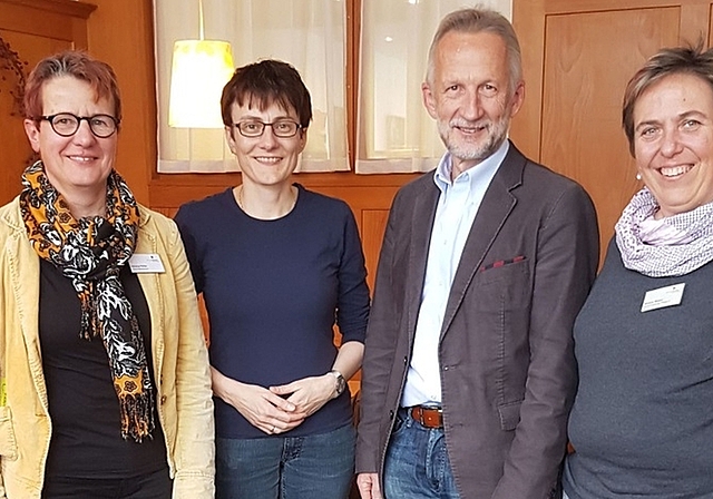 Verena Feller, Geschäftsleiterin, Dr. Helen Roth, neue Heimärztin, Dr. Roland Kunz, scheidender Heimarzt, Monica Weber, Bereichsleiterin Pflege und Betreuung (von links). (Bild zvg.)