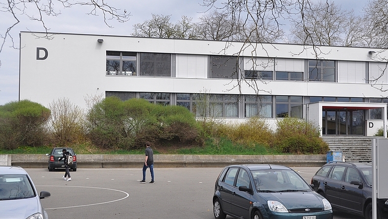 Kann umgebaut werden: Schulhaus D in Obfelden. (Bild Werner Schneiter)