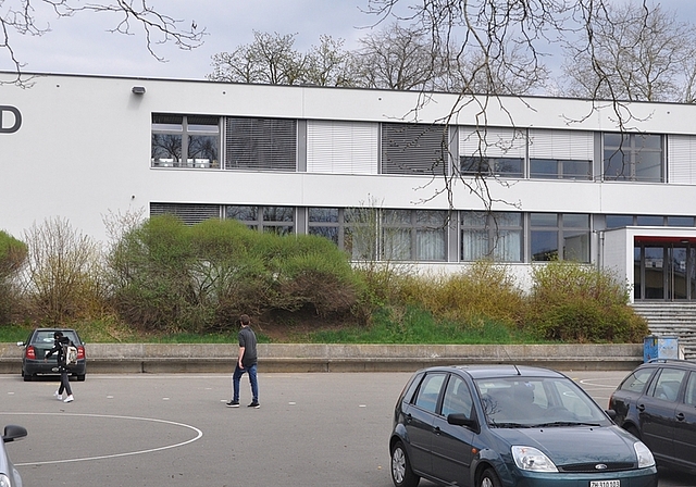 Kann umgebaut werden: Schulhaus D in Obfelden. (Bild Werner Schneiter)