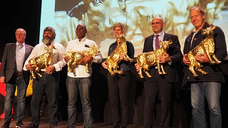 Werner Locher (ganz rechts) war einer von fünf Gewinnern der goldenen Faironika. Er wurde für sein spezielles persönliches Engagement ausgezeichnet. <em>(Bild zvg.)</em>