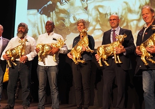 Werner Locher (ganz rechts) war einer von fünf Gewinnern der goldenen Faironika. Er wurde für sein spezielles persönliches Engagement ausgezeichnet. <em>(Bild zvg.)</em>