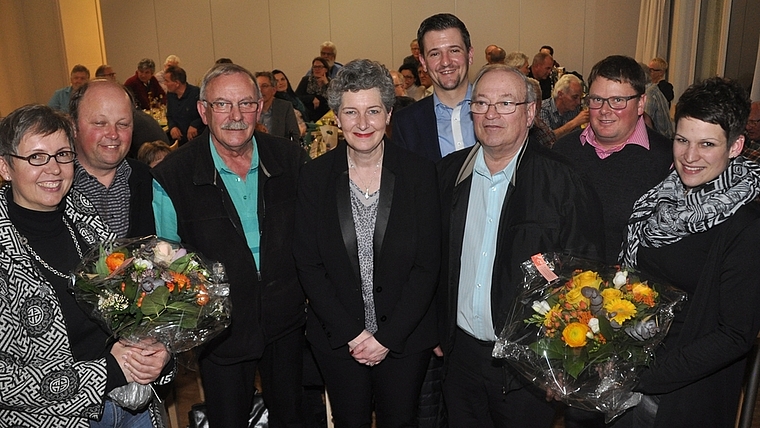 Der Vorstand des Gewerbevereins Mettmenstetten-Knonau-Maschwanden und die neuen Ehrenmitglieder, von links: Judith Kall, Thomas Strebel, Ehrenmitglied Kurt Schaltegger, Präsidentin Vreni Spinner, Thomas Kölliker, Ehrenmitglied Fritz Hess, Robi Graf