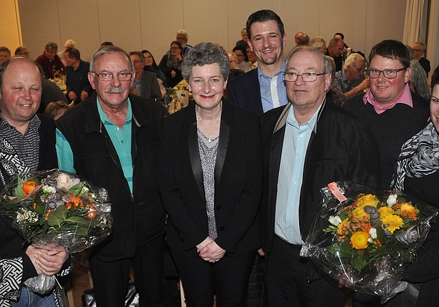 Der Vorstand des Gewerbevereins Mettmenstetten-Knonau-Maschwanden und die neuen Ehrenmitglieder, von links: Judith Kall, Thomas Strebel, Ehrenmitglied Kurt Schaltegger, Präsidentin Vreni Spinner, Thomas Kölliker, Ehrenmitglied Fritz Hess, Robi Graf