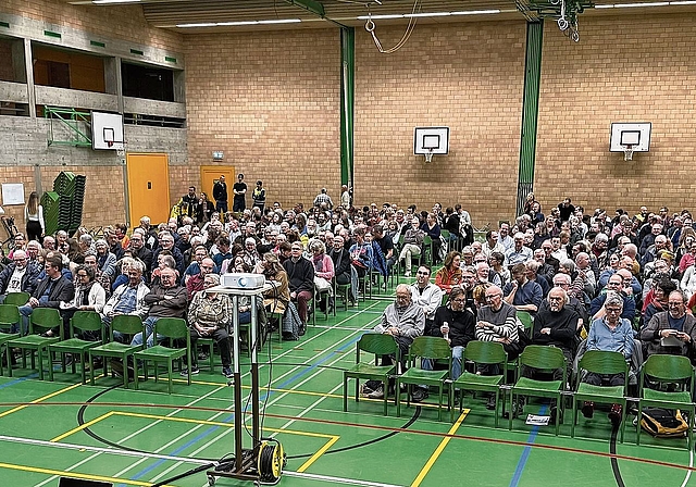 Die Obfelder Gemeindeversammlung fand in der Mehrzweckhalle Zendenfrei statt, über deren Erweiterung an der Versammlung debattiert wurde. (Bild Dominik Stierli)