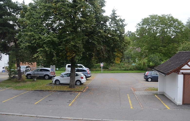 Investoren und Genossenschafter sind vorhanden: Der Parkplatz kann selber erworben werden. (Bilder Martin Mullis)Einmalige Angelegenheit: Gemeindepräsident Marcel Fuchs zieht den eigenen Antrag wieder zurück.