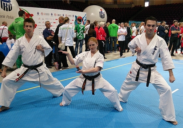 Die Wettkämpfer der Karate Schule Obfelden, von links: Veit Karpf, Carla Gallati und Nicola Gabler. (Bild zvg.) 