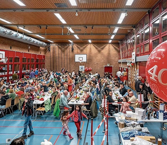 «Full House» zum Abschlussfest in der Mehrzweckhalle Mettmenstetten. (Bilder zvg)