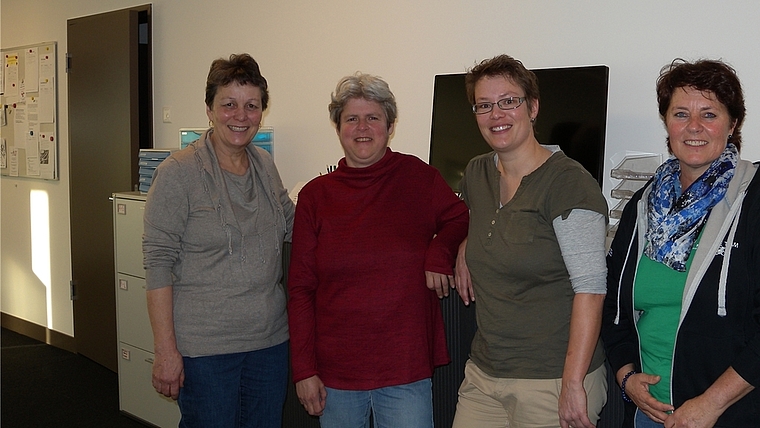 Zufrieden und gut eingearbeitet am neuen Standort. Von links: Leiterin Annemarie Aschwanden, Petra Dunkel (Stv. und Teamleiterin), Mirjam Aschwanden (Einsatzplanung) und Daniela Bättig (Teamleitung). (Bild Marianne Voss)