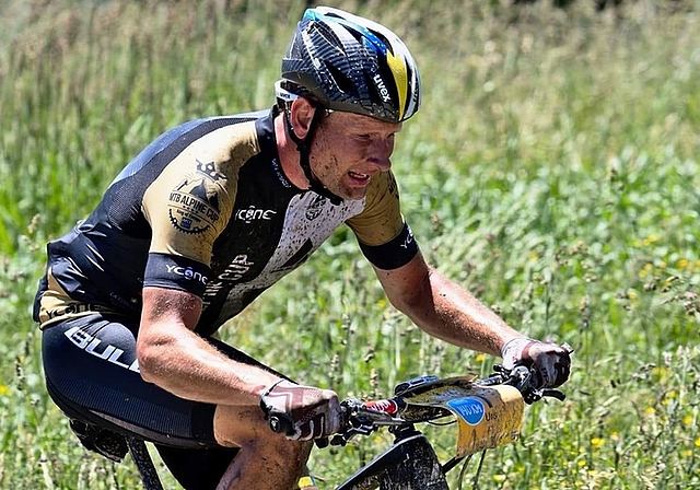 Urs Huber leidend am MB-Race in Frankreich.<em> (Bild MB-Race)</em>