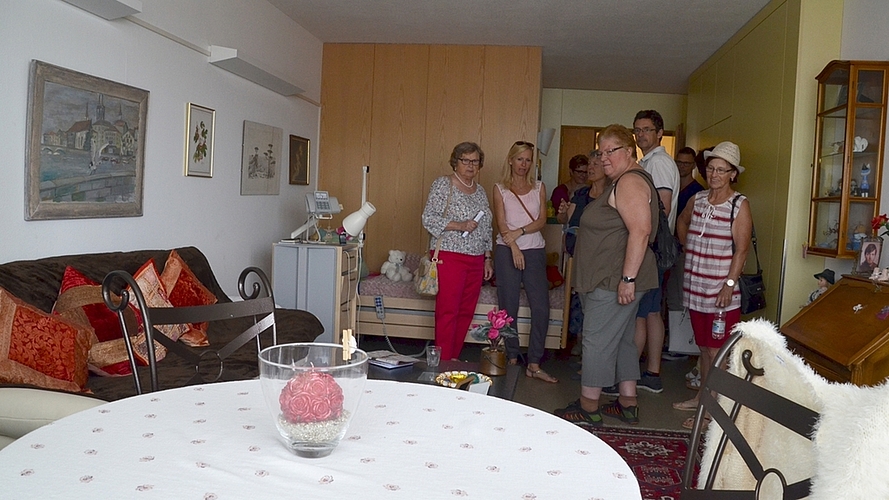 Einblick in ein individuell möbliertes Einzelzimmer der Langzeitpflege Sonnenberg. <em>(Bilder Thomas Stöckli)</em> Einblick in ein individuell möbliertes Einzelzimmer der Langzeitpflege Sonnenberg. <em>(Bilder Thomas Stöckli)</em>