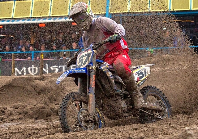 Cyrill Scheiwiller kämpft sich durch den Sand am Motocross der Nationen in Assen. <em>(Bild Eva Szabadfi)</em>