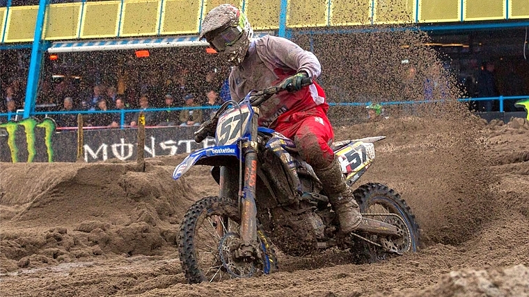 Cyrill Scheiwiller kämpft sich durch den Sand am Motocross der Nationen in Assen. <em>(Bild Eva Szabadfi)</em>