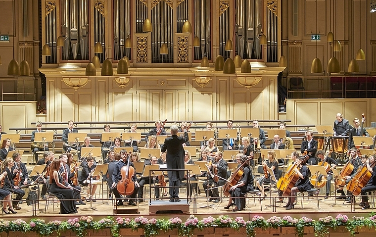 Im Kasinosaal steht dann das Sinfonieorchester «Nota Bene» erstmals unter der Leitung von Olivera Sekulic. (Bild zvg.)