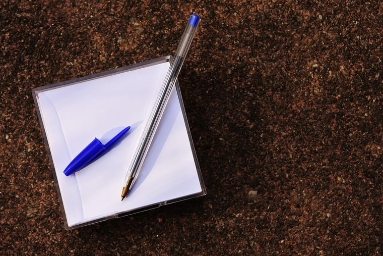 Aktennotizen sind ein Führungsinstrument, das unter den Lehrpesonen an der Sek Bonstetten für Verunsicherung. (Symbolbild Pixabay)