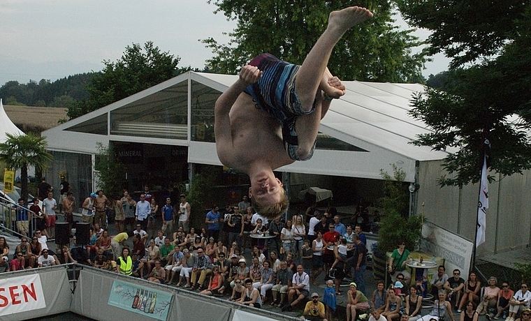 «Trampolin-König»: Luca Schuler sollte nach diesem Style-Contest auch die Disziplin Freeski gewinnen. (Bild Thomas Stöckli)