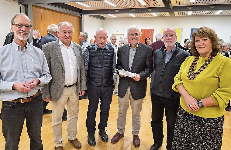 Scheidende Mitglieder und ihre Nachfolger in der Redaktionsgruppe (von links): Markus Hintermann, René Tobler, Hannes Zaugg, Hans-Ulrich Meier, Fredi Räber und GGA-Vizepräsidentin Iris Geissbühler.  (Bild Werner Schneiter)