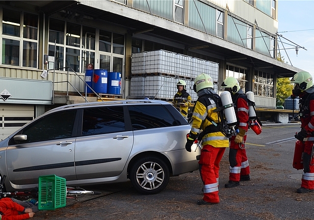 Retten und löschen: die Betriebsfeuerwehr Kolb wurde an der Hauptübung gefordert. (Bilder tst.)