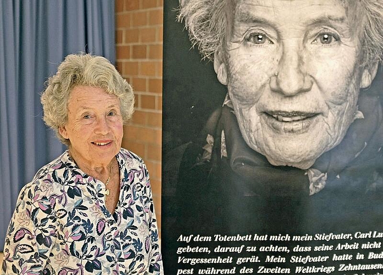 Agnes Hirschi zieht auch mit 85 Jahren noch von Vortrag zu Vortrag, um ihre Geschichte zu erzählen, die untrennbar mit jenem Schweizer verbunden ist, der im 2. Weltkrieg mehr Juden das Leben rettete als jeder andere: Carl Lutz. (Bild Salomon Schneid