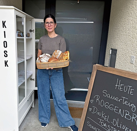 Vicky und ihr Brotkiosk. (Bilder Deviprasad Rao) Vicky und ihr Brotkiosk. (Bilder Deviprasad Rao)