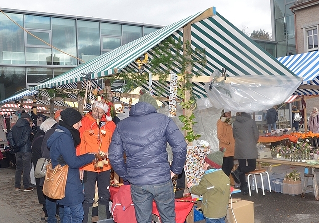 Stimmiger Ort und weihnachtliche Atmosphäre: Weihnachtsmärt in Hausen.