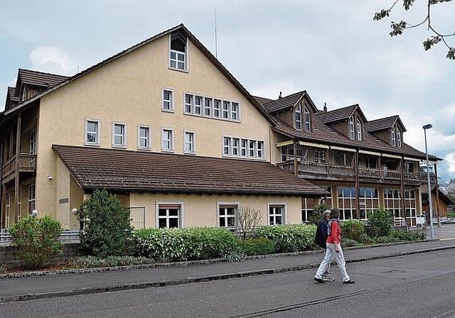 Die Zivilschutzanlage der Mehrzweckanlage Brunnmatt in Obfelden bietet ab heute Mittwoch gegen 50 Asylsuchenden eine temporäre Unterkunft – voraussichtlich bis Ende 2023. (Bild Werner Schneiter)