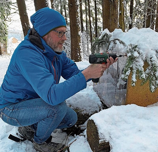 Zuweilen muss Frank Renneke Krippen reparieren.
