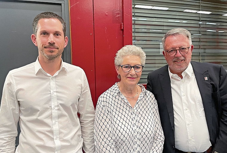 Oliver Bär, Vreni Spinner und Fabio Oetterli (von links) nach der Gemeindeversammlung in Mettmenstetten. (Bild Sandra Isabél Claus)