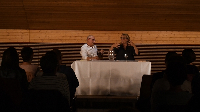 Steven Schneider und Sybil Schreiber hielten auch in Knonau am «Versus» fest. Sie hatte ihre Meinung, er eine andere. Und umgekehrt. <em>(Bild Livia Häberling)</em>