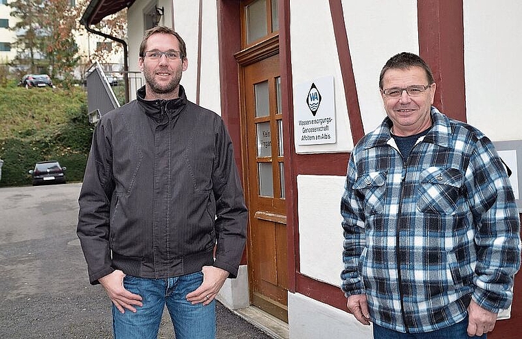 Wachablösung bei der Wasserversorgung Affoltern: David Nietlispach (links) übernimmt die Leitung von Ueli Hug. (Bild tst.)