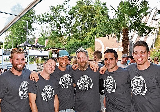 Das Organisationskomitee der Freestyle-Night organisierte wieder einen gelungenen Anlass: Kevin Leuthold (von links), Jonas Huber, Jonas Roth, Benjo Sutter, Andreas Isoz und Oliver Isoz. Auf dem Foto fehlt: Moritz Biel. (Bild Dominik Stierli)