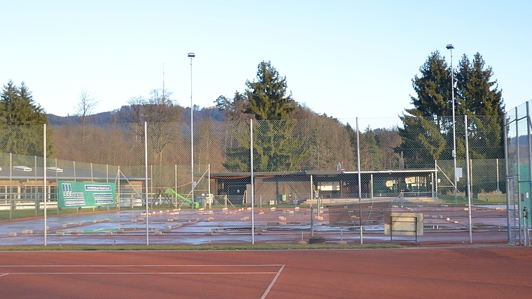 Die Tennisanlage im Ättenberg ist in die Jahre gekommen. (Bild Martin Mullis)