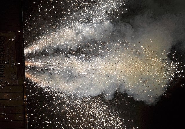 Zuerst ein Feuerwerk ...