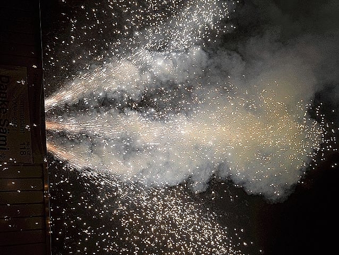 Zuerst ein Feuerwerk ...

