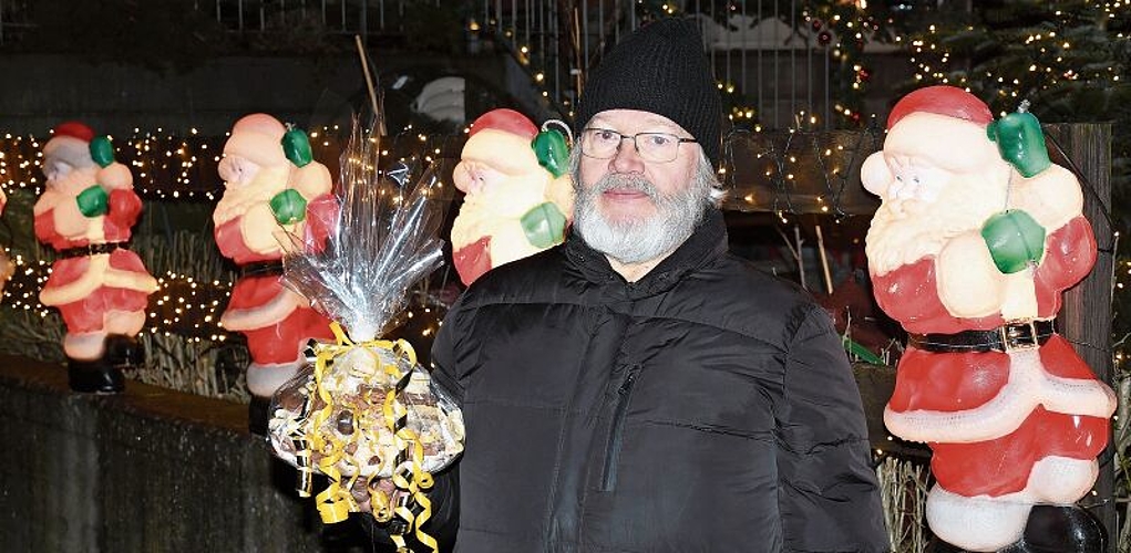 Der 66-jährige Martin Barck aus Affoltern mit Weihnachtsguetsli, die er und seine Frau kürzlich gebacken haben. Der 66-jährige Martin Barck aus Affoltern mit Weihnachtsguetsli, die er und seine Frau kürzlich gebacken haben.