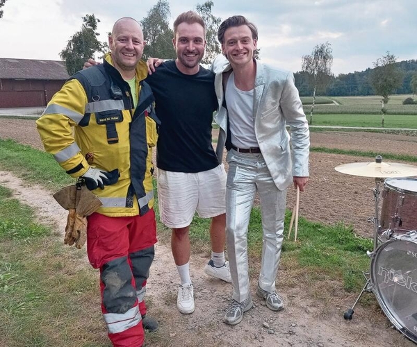 Guter Dinge vor dem Dreh sind (v. l.) Michael Huber, Daniel Künzli und Musiker Nickless. (Bild Marcus Weiss)